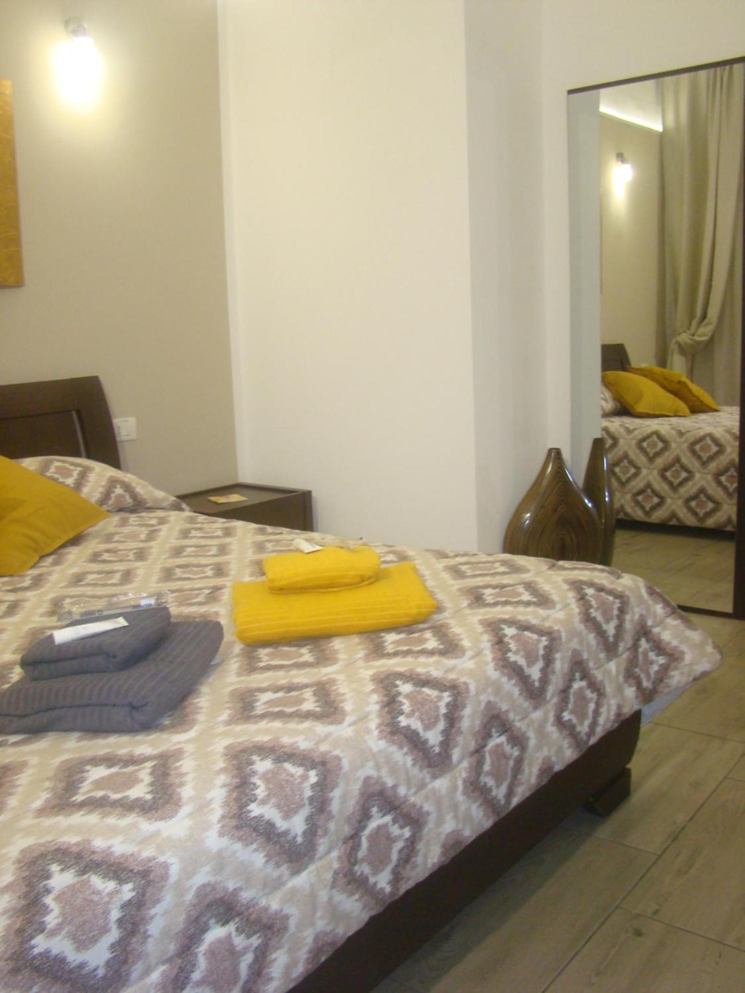 Exclusive House In The Center Apartment Catania Ngoại thất bức ảnh